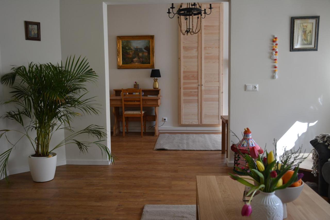 Waldorf Apartment *